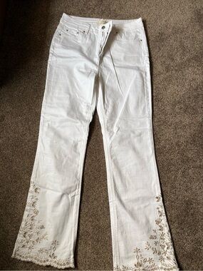 CHARLIE B White Denim Jeans with Beige Stitching